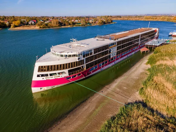 STAROCHERKASSKAYA, RUSSIA - CIRCA OCTOBER 2020: river motor ship Mustai Karim 图库图片