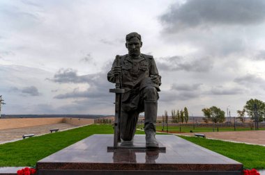 SAMBEK, RUSSIA - CIRCA ECTOBER 2020: muzaffer Sovyet askerinin anıtı