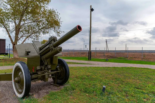 SAMBEK, RUSSIA - CIRCA OCTOBER 2020: 122 mm howitzer M-30 — Stock Photo, Image