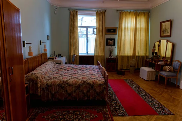 VESHENSKAYA, RUSSIA - CIRCA OCTOBER, 2020: bedroom of Sholokhov Estate 图库图片