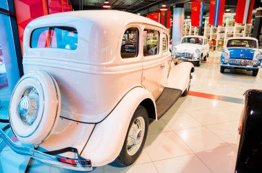 KAMENSK-SHAKHTINSKY, RUSSIA - 25 Ekim 2020: beyaz GAZ M-1 otomobil