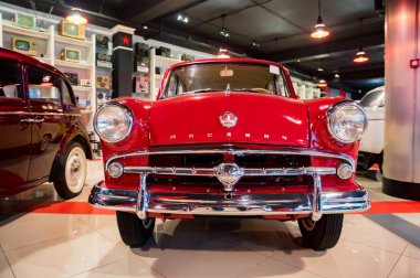 KAMENSK-SHAKHTINSKY, RUSSIA - 25 Ekim 2020: kırmızı Moskvich-407