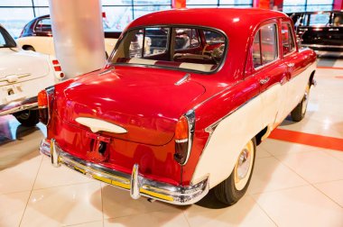 KAMENSK-SHAKHTINSKY, RUSSIA - 25 Ekim 2020: kırmızı Moskvich-407