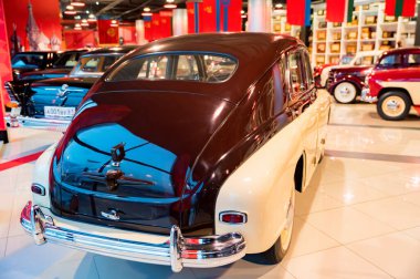 KAMENSK-SHAKHTINSKY, RUSSIA - 25 Ekim 2020: siyah beyaz GAZ-M-20 model Pobeda