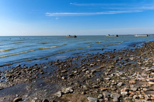 View on the Azov sea in summer from the coast of Taganrog bay — Stock Image View on the Azov sea in summer from the coast of Taganrog bay Stock Photo