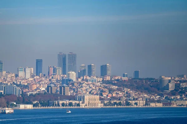 Indah panorama pandangan di Istanbul, Turki atas Bosporus — Stok Foto
