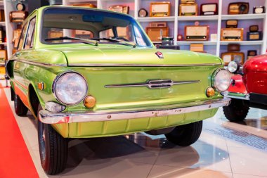 KAMENSK-SHAKHTINSKY, RUSSIA - 25 Ekim 2020: yeşil ZAZ-968 diğer adıyla Zaporozhets arabası