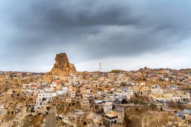 Türkiye 'nin orta kesimindeki Kapadokya' daki antik Ortahisar Şatosu büyük bir dönüm noktasıdır.