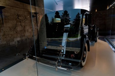 İSTANBUL, TURKEY - 14 ARALIK 2020: Atatürk 'ün özel arabası Linkoln 1935