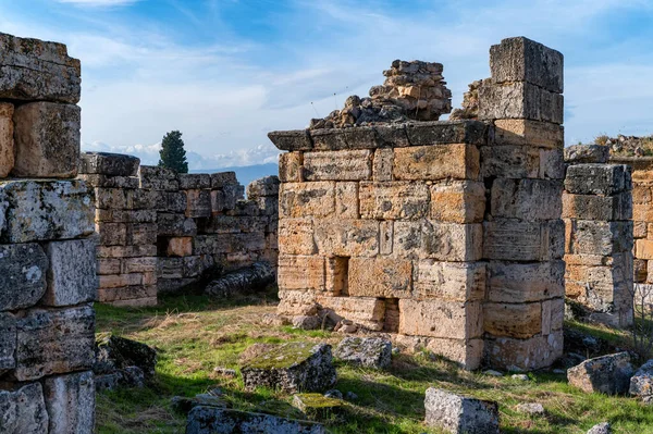 Ruïnes van de oude stad Hierapolis in Turkije — Stockfoto