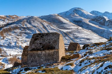 Eltyulbyu, Kabardino-Balkaria, Rusya yakınlarındaki Ölüler Şehri 'nde Ortaçağ mezarları