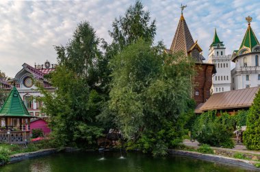IZMAILOVO, MOSCOW, RUSSIA - CIRCA AĞust, 2020: İzmailovo Kremlin 'deki gölet