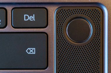 Laptop parmak izi sensör düğmesinin fotoğrafını kapat