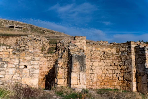 Ruïnes van de oude stad Hierapolis in Turkije — Stockfoto