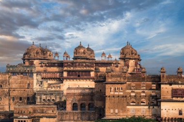 Jahangir Mahal 'in panoramik fotoğrafı, Orchha, Madhya Pradesh, Hindistan