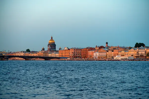 Saint-petersburg am Abend — Stockfoto