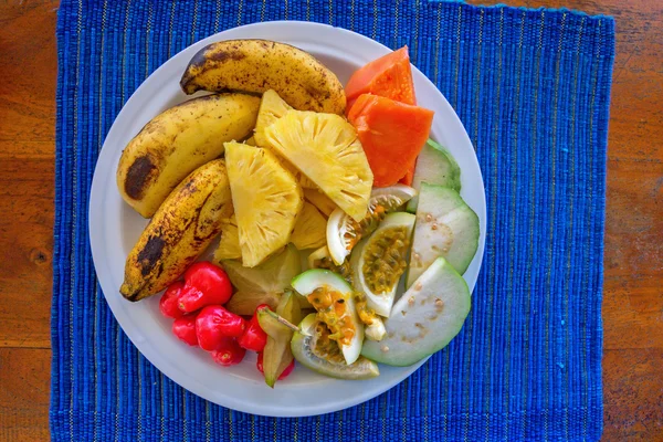 Plate with exotic friuts — Stock Photo, Image