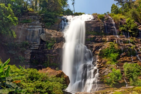 Wachirathan waterfal en Doi Inthanon — Foto de Stock