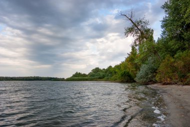 Bozkır ve nehir manzara