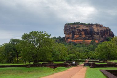 Ünlü rock Sigiriya yol