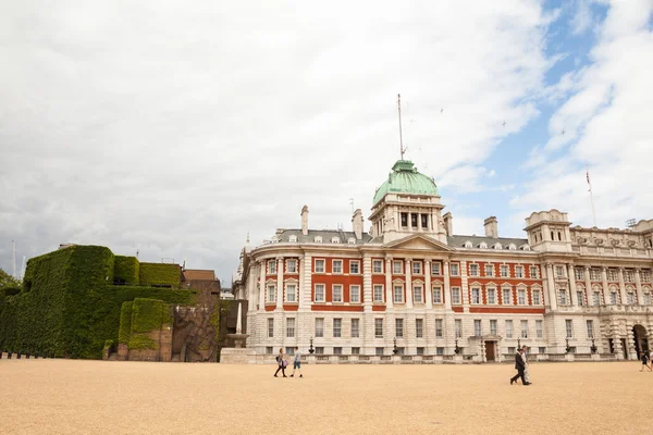 22. 07. 2015. LONDRES, Reino Unido - Paisaje urbano y escenas callejeras — Foto de Stock