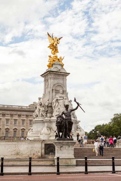 22. 07. 2015, LONDON, Reino Unido - Detalhes arquitetônicos no Palácio de Buckingham — Fotografia de Stock