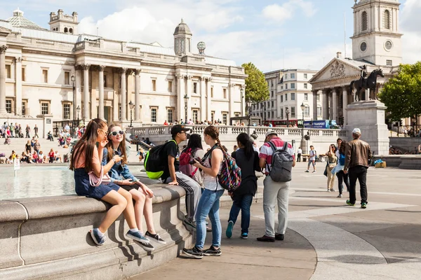 22. 07. 2015, LONDRES, Reino Unido - Paisaje urbano y personas, vista desde Trafalgar Square — Foto de Stock