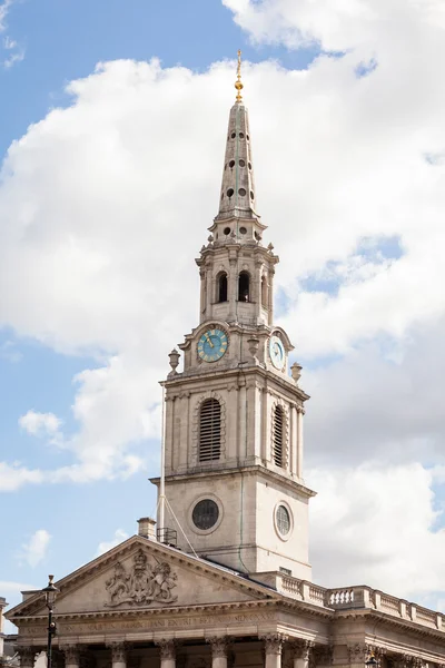 22. 07. 2015, london, uk - Stadtlandschaft und Menschen, Blick vom Trafalgar Square — Stockfoto