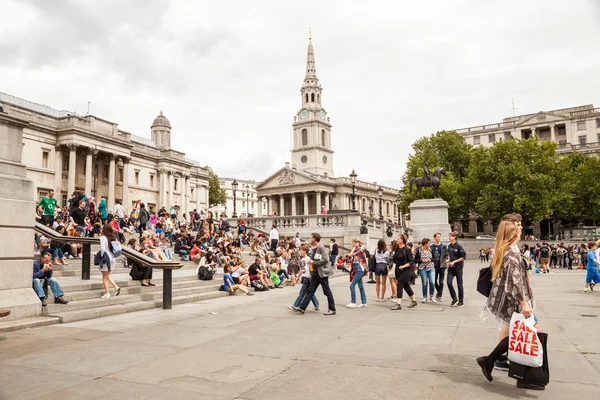 22. 07. 2015, LONDRES, Reino Unido - Paisaje urbano y personas, vista desde Trafalgar Square — Foto de Stock