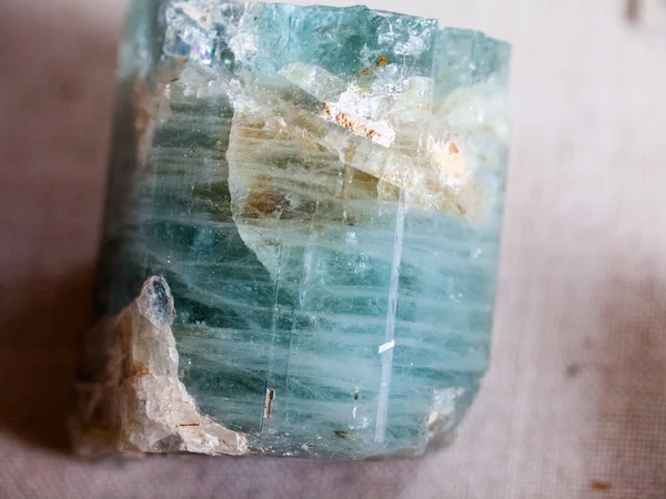 Kristal yang indah, mineral dan batu warna dan tekstur. Gambar memiliki tekstur butir yang terlihat pada ukuran maksimum — Stok Foto