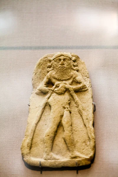 29. 07. 2015, LONDRES, Reino Unido, MUSEO BRITÁNICO - Placas de arcilla y figurillas del período babilónico antiguo, 2000-1600 a.C. — Foto de Stock