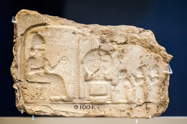 29. 07. 2015, LONDRES, ROYAUME-UNI, MUSÉE BRITANNIQUE - Pierres des frontières babyloniennes, 1125-1104 av. J.-C., Sippar Sud de l'Irak — Photo