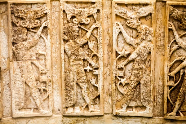 29. 07. 2015 року, Лондон, Великобританія, Британський музей - мамонта назад відпочити від Nimrud, 8 столітті до нашої ери — стокове фото