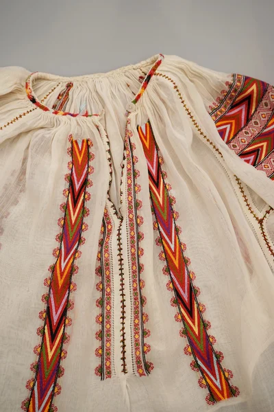 Romanian traditional blouse - textures and traditional motifs, vintage textures — Stock Photo, Image