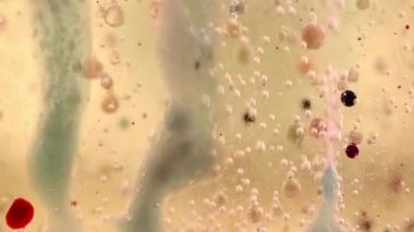 Yağ, su ve renkli mürekkep efervesan karışımı. Balonlar dokunaklı