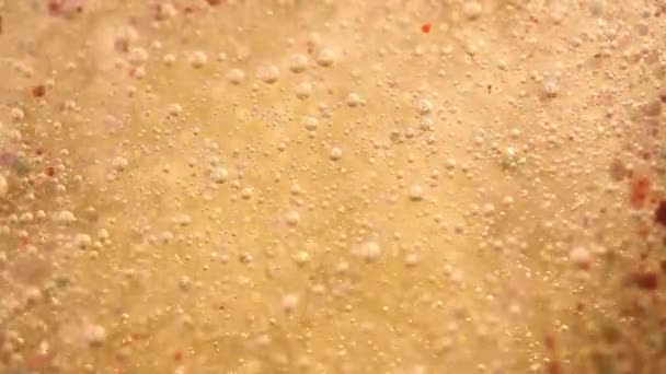 Mélange d'huile, d'eau et d'encre colorée. J'ai envie de bouillir. — Video