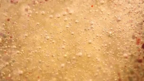 Miscela di olio, acqua e inchiostro colorato. Sembra bollente. — Video Stock