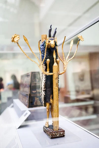 29.07。到 2015 年，英国，伦敦，英国博物馆-拉姆在灌木丛里-雕像-约公元前 2500 年 — 图库照片