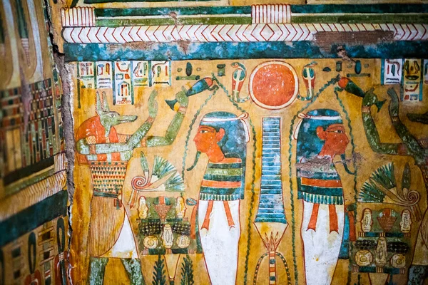 29 07。2015 年、ロンドン、イギリス、大英博物館のエジプトの棺のシーンを描いた — ストック写真