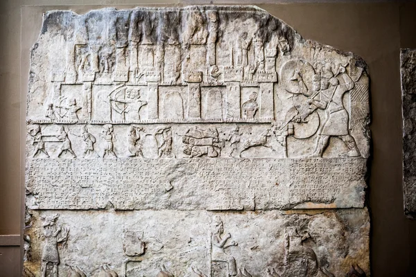 29. 07. 2015-ig, London, Egyesült Királyság, a British Museum - egyiptomi faragott jelenet — Stock Fotó