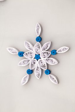 Teknik - makro Ayrıntılar quilling ile yapılan kağıt kar taneleri