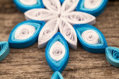 Teknik - makro Ayrıntılar quilling ile yapılan kağıt kar taneleri