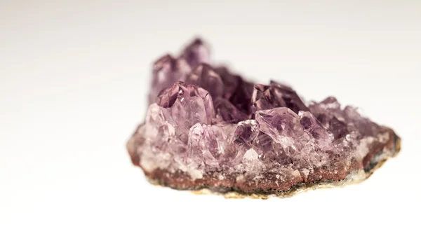 Pierres semi-précieuses naturelles d'améthiste et de quartz — Photo