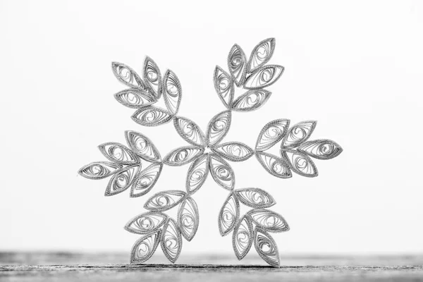 Flocos de neve de papel feitos com técnica de quilling - macro detalhes — Fotografia de Stock