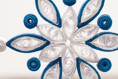 Teknik - makro Ayrıntılar quilling ile yapılan kağıt kar taneleri