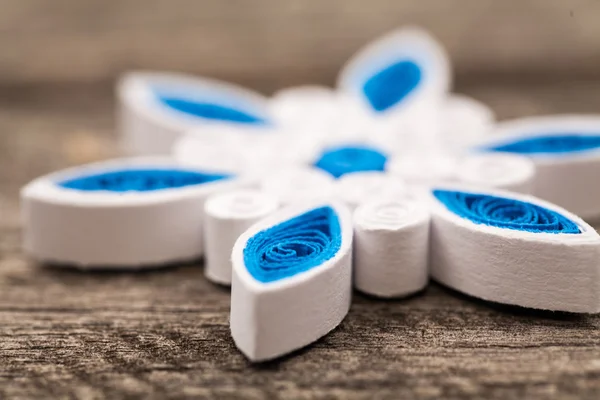 Pappers snöflingor gjorda med quilling tekniken - makro Detaljer — Stockfoto