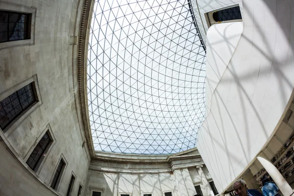 29. 07. 2015, LONDRES, Reino Unido - Vista y detalles del Museo Británico. Efectos de lentes de ojo de pez — Foto de Stock