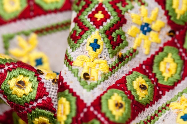 Румынская традиционная блузка - текстуры и традиционные мотивы, винтажные текстуры — стоковое фото