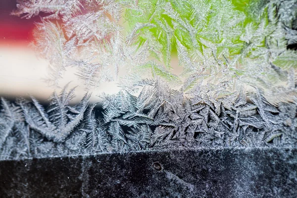 Flores de hielo sobre vidrio - textura y fondo. Alta resolución y detalles nítidos y hermosos — Foto de Stock