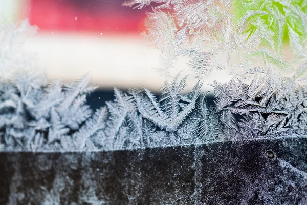 Flores de hielo sobre vidrio - textura y fondo. Alta resolución y detalles nítidos y hermosos —  Fotos de Stock